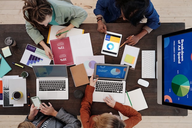 Estrategias de marketing y publicidad en Deimon